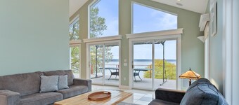 Goose House| Pool | Lakefront | Sleeps 10 | Cayuga Lake