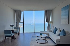 Deluxe Apartment, Patio, Ocean View - Ha Van's Sea View A la carte Ha Long (Ha Long)
