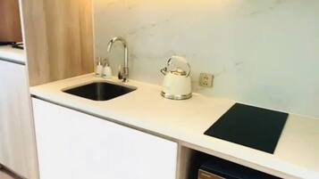 Microwave, stovetop, cookware/dishes/utensils