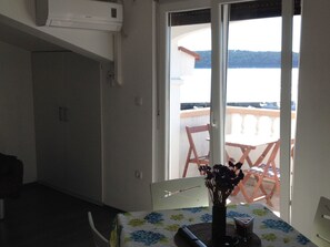 Dining - Wohnung 3 mit Meerblick by Interhome (Rab/Rab)