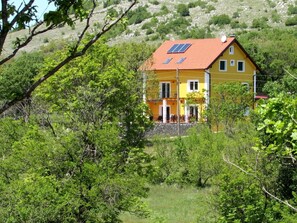 Exterior - Alleinstehendes Ferienhaus mit Swimmingpool by Interhome (Tijarica)