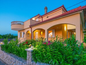 Exterior - Villa "Mile" mit beheiztem Pool, Grill und Terrasse by Interhome (Katuni)