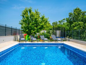 Pool - Villa "Mile" mit beheiztem Pool, Grill und Terrasse by Interhome (Katuni)