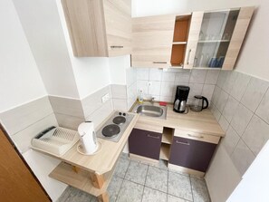 Fridge, cookware/dishes/utensils - Appartement in Jadranovo by Interhome (Crikvenica/Jadranovo)