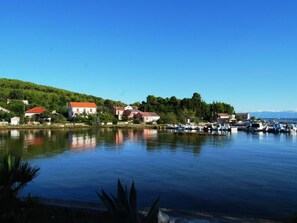 Marina - Rustikales Haus in Lukoran mit privatem Parkplatz by Interhome (Lukoran)