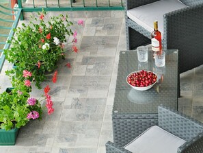 Terrace/patio - mit Whirlpool by Interhome (Mravince)