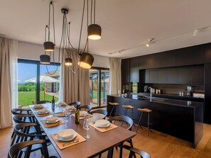 Dining - für 6 Personen und 4 Kinder in Porec-Jurici, Istrien (Westküste von Istrien) by Interhome (Poreč/Baderna)