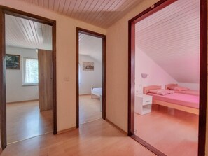 4 bedrooms, Internet - "Davor 8" direkt am Strand by Interhome (Buzinija)