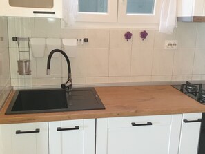 Réfrigérateur, four, lave-vaisselle