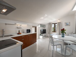 Fridge, microwave, oven, cookware/dishes/utensils - Residence Mala 1 by Interhome (Poreč/Funtana)