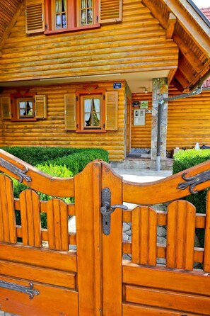 Exterior detail - Ferienvilla "Ferienhaus Grga" by Interhome (Gornja Voca)