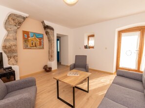 TV - Haus Gaia by Interhome (Drenje)