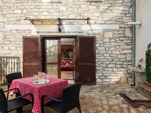 Outdoor dining - Apartment Larca by Interhome (Rovinj/Kanfanar)