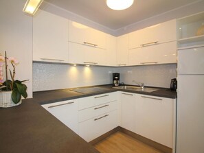 Fridge, microwave, dishwasher, cookware/dishes/utensils - FeWo Tancel 4 by Interhome (Poreč)