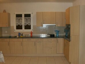 Fridge, oven, cookware/dishes/utensils