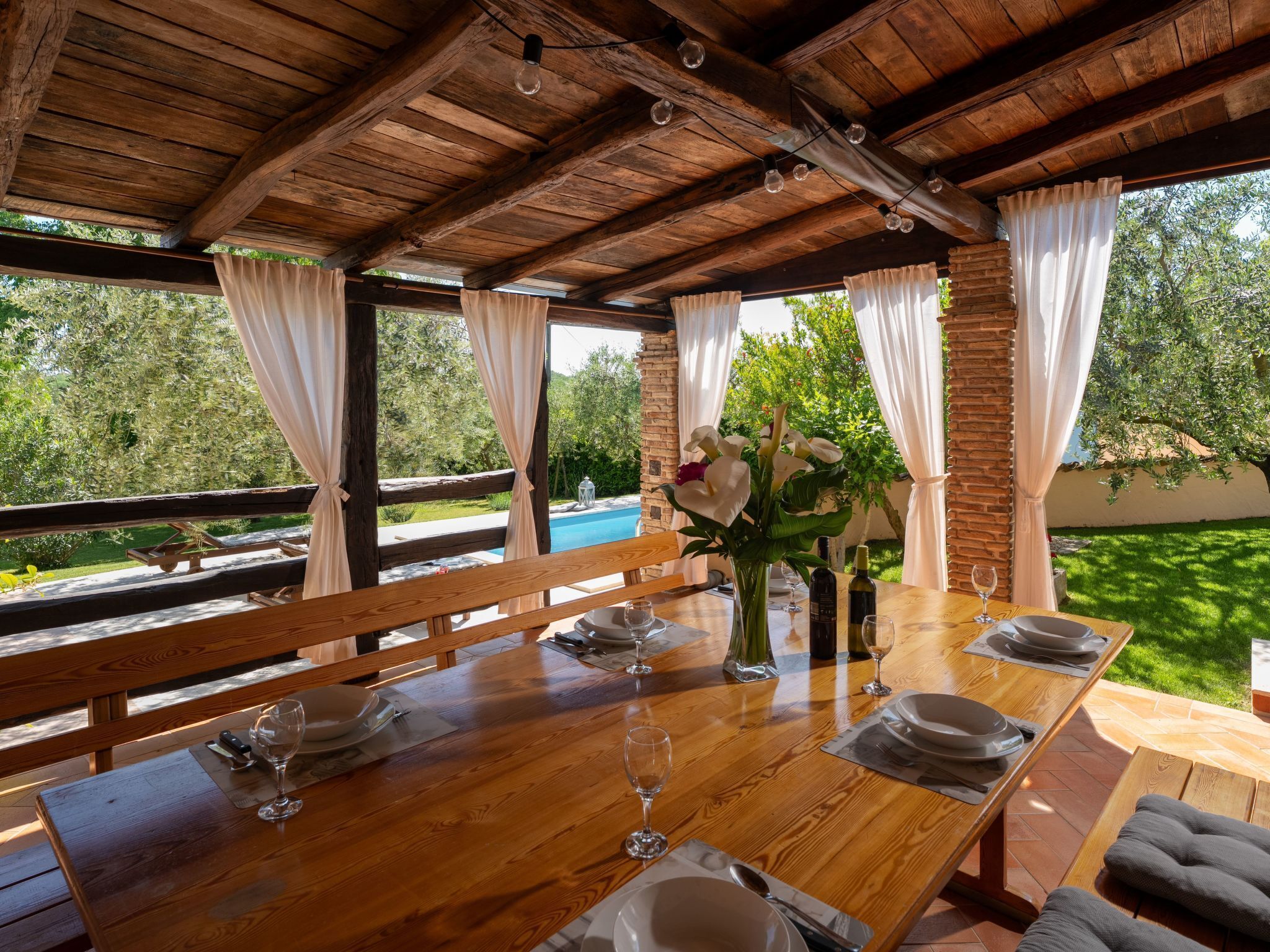 تناول الطعام بالخارج