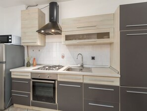 Fridge, microwave, oven, cookware/dishes/utensils - Residence Adelia 1 by Interhome (Dracevac)