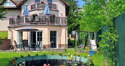 Komfortvilla in Prag, Hallenbad, Whirlpool, Sauna by Interhome