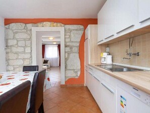 Fridge, microwave, oven, dishwasher - Casa Ana Milena by Interhome (Dracevac)