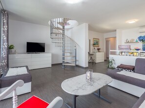 TV, fireplace - Villa direkt am Meer und Strand mit herrlichem Blick by Interhome (Umag/Juricani)
