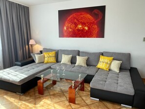 Televisión y chimenea 