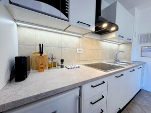 Fridge, cookware/dishes/utensils - Apartment PintaDeSol by Interhome (Krk/Čižići)