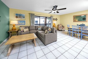 Smart TV, computer monitors - Sea Shell Pool Townhouse Across from Beach (Indian Shores)