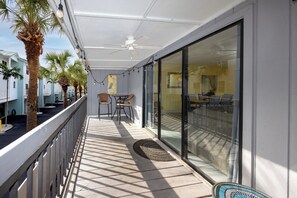 Terrace/patio - Sea Shell Pool Townhouse Across from Beach (Indian Shores)