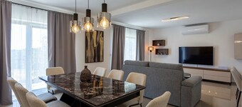 "Luxuriöse App. mit Pool" by Interhome