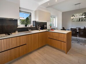 Fridge, microwave, oven, dishwasher - Ferienvilla "Nina" mit eigenem Pool by Interhome (Dracevac)