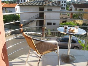 Outdoor dining - Moderne Wohnung in der Nähe des Zentrums by Interhome (Pula)