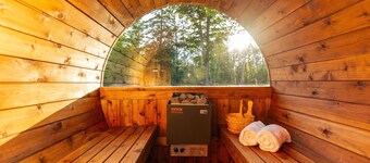 The Windmoor Lodge | Sauna | Pickleball | Hot Tub