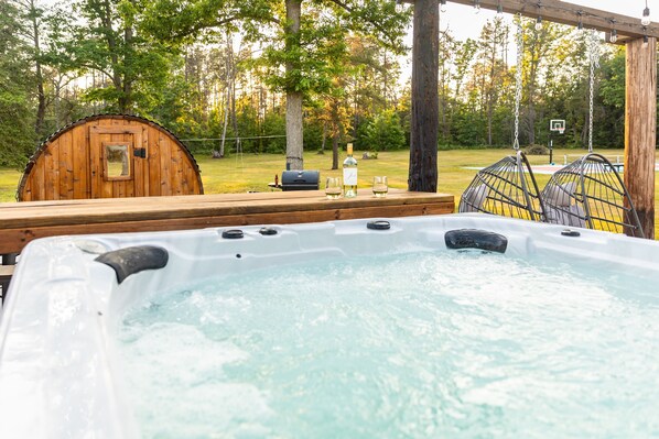 Outdoor spa tub