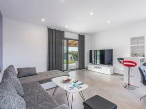 TV - Villa Antoniana by Interhome (Novigrad (Istra))