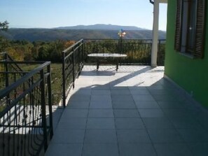 Terrace/patio - "Tutuila" mit Blick auf das Wasser by Interhome (Cere)