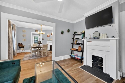 Cute & Cozy 3/1 Home - Near Downtown Macon - Pets OK!