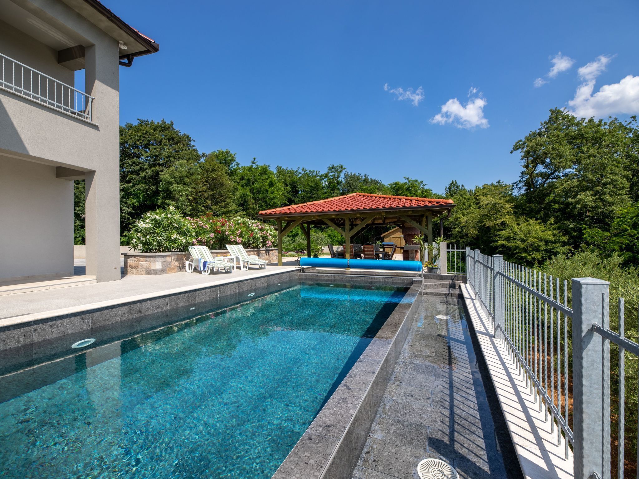 Et oppvarmet basseng