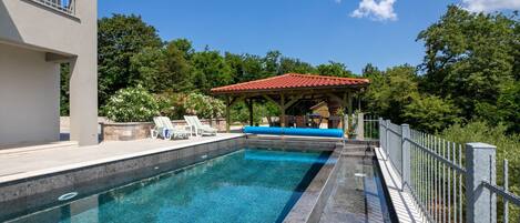 Et oppvarmet basseng