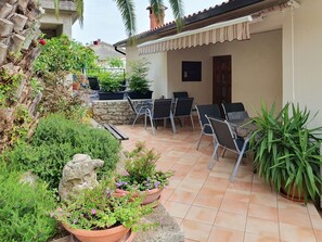 Outdoor dining - "Adria Parkside" mit Terrasse by Interhome (Rabac)