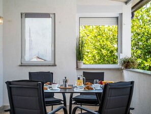 Outdoor dining - "Darko" mit Balkon by Interhome (Pula/Banjole)