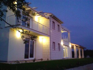 Exterior - Elegante und komfortable Villa mit Salzwasserpool, Whirlpool und Sauna, umgeben by Interhome (Pula/Vodnjan)