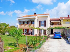 Exterior - in Vorort von Pula, Valdebek by Interhome (Bokordici)