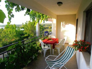 Outdoor dining - App Coki 3. by Interhome (Poreč/Funtana)