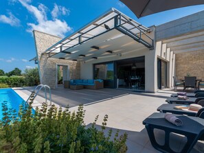 Pool - Wunderschönes Ferienhaus in Bužinija mit Pool by Interhome (Novigrad (Istra))