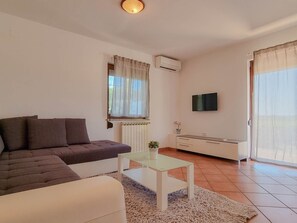 Living area - Wohnung "Dani" mit Terrasse by Interhome (Umag)