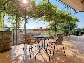Outdoor dining - Studio "Dani 3, A2" mit Terrasse by Interhome (Umag)