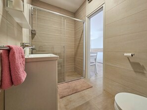 Towels - Studio "Dani 3, A2" mit Terrasse by Interhome (Umag)