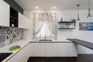 Lejlighed - 3 soveværelser - udsigt til have | Privat køkken