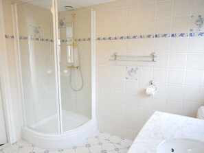 Bathroom - Villa am Meer 53. by Interhome (Callantsoog)