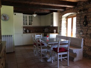 Dining - Joan Haus by Interhome (Bokordici)